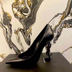 All black Classic YSL pump